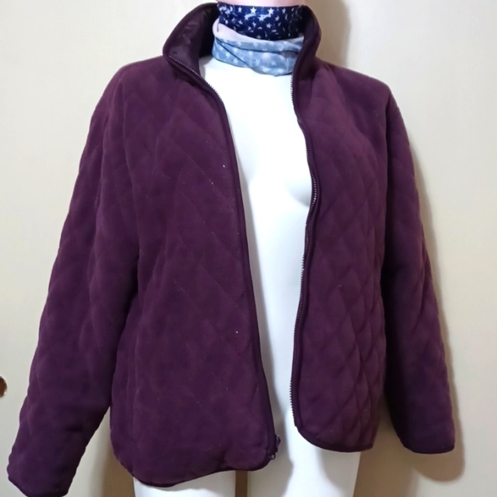 CHEROKEE REVERSABLE QUILTED COAT SIZE MEDIUM IN A BEAUTIFUL BURGUNDY